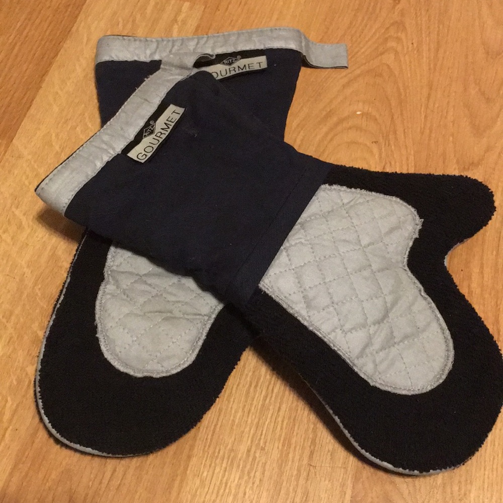 2 Ritz Gourmet Oven Mitt